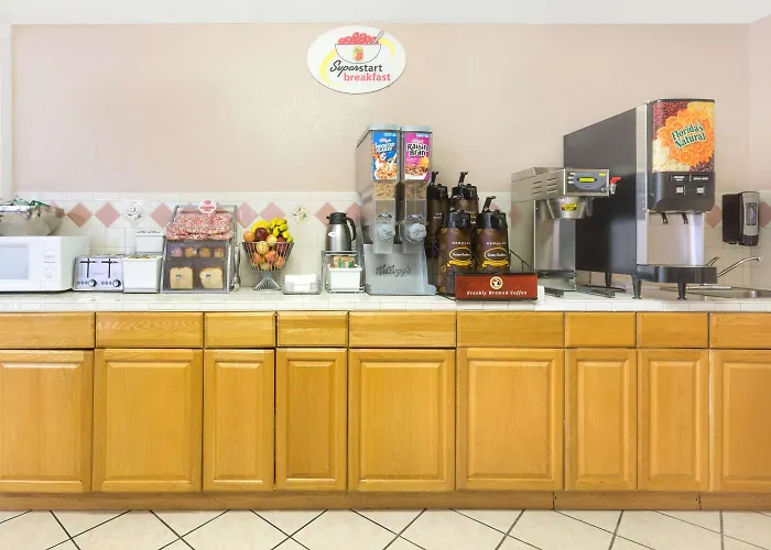 Hotel Super 8 By Wyndham Havasu