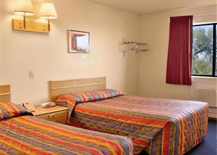 Super 8 By Wyndham Havasu Hotel